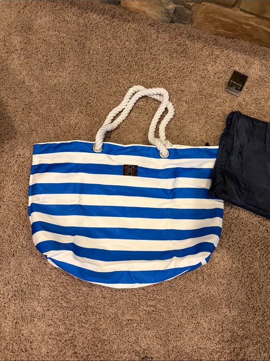 B&C Handbags - Striped Rope-Handle Tote Bag in Blue and White